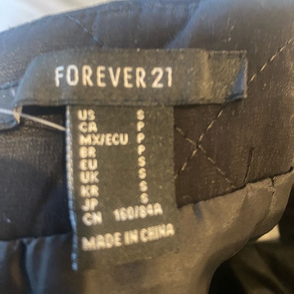 Forever 21 black quilted mini skirt small ( juniors) - Picture 4 of 5